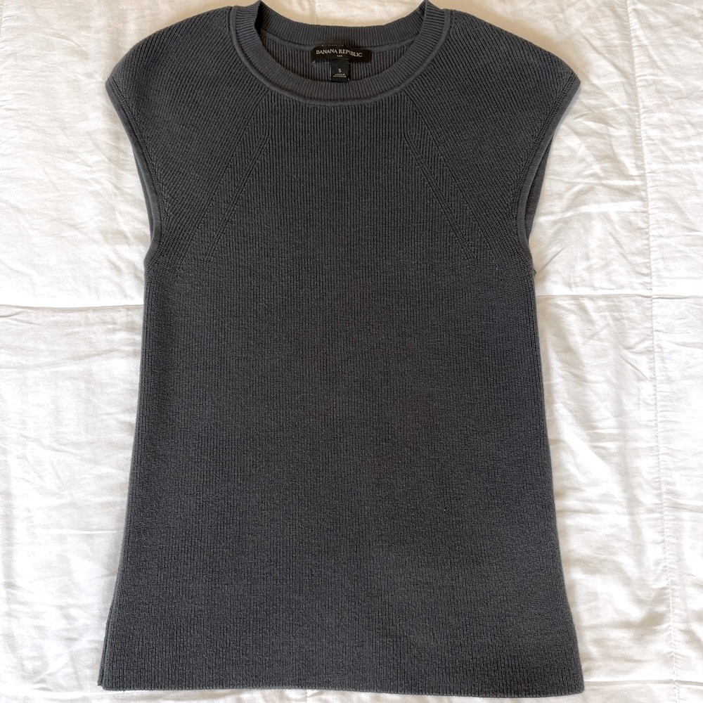 Banana Republic high-neck muscle tank top, NWOT, size small, women's